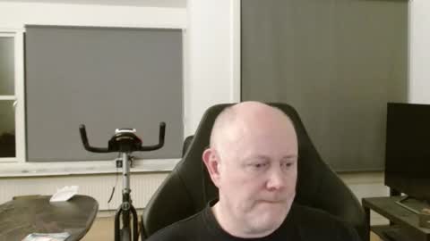 thomash32 online show from October 6, 8:37 pm