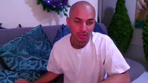 thomas  smith online show from December 14, 9:13 pm