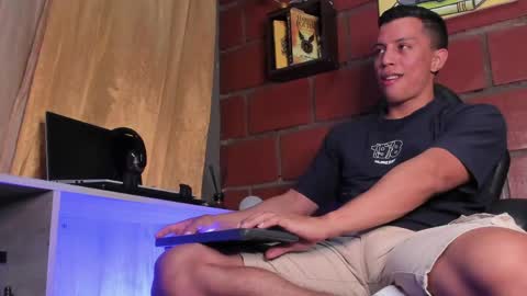 Thoms Every online show from April 21, 1:53 am