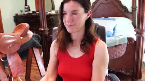 Snapshot of thornbury_rose chatting on March 2, 9:22 pm ThornburyRose online show from March 2, 9:22 pm