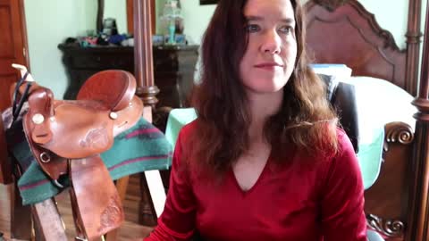 ThornburyRose online show from April 1, 7:11 pm