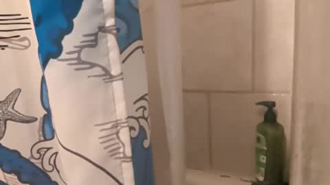 thunder8u42 online show from March 16, 7:01 am