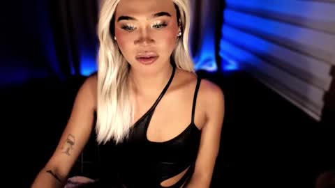 Snapshot of tiara_perezx chatting on October 9, 6:57 pm Sam online show from October 9, 6:57 pm
