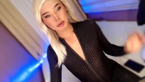 Snapshot of tiara_perezx chatting on October 2, 8:13 am Sam online show from October 2, 8:13 am