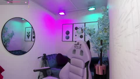 Tiara  online show from April 2, 3:25 am