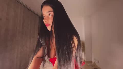 Tiaraaa 02 online show from October 26, 2:12 am