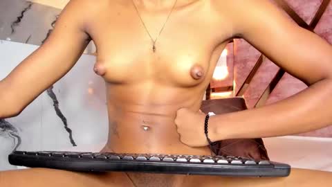 Tifanny online show from October 25, 7:47 pm