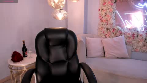 Tiffanny Sins online show from March 26, 3:45 am