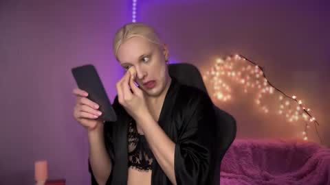 Snapshot of tiffany2005 chatting on October 27, 8:47 am Amira online show from October 27, 8:47 am