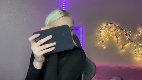 Amira online show from November 18, 10:18 am