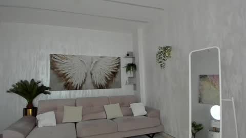 Tiffany Houston online show from February 18, 6:57 am