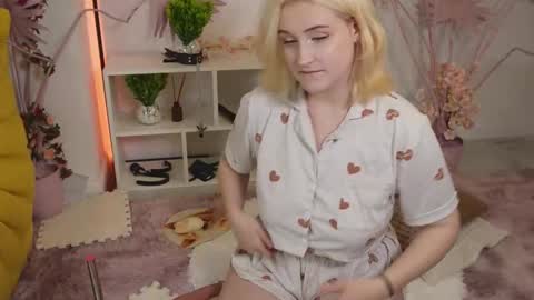 tiffanyjons online show from September 13, 5:15 pm