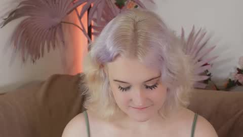 tiffanyjons online show from September 27, 5:43 pm