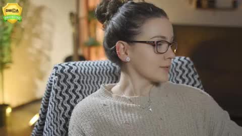 tiffanyriox online show from January 7, 1:43 am