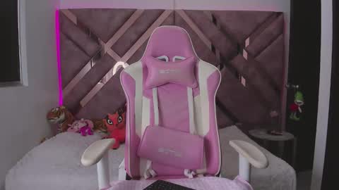 Ana online show from December 2, 9:02 pm