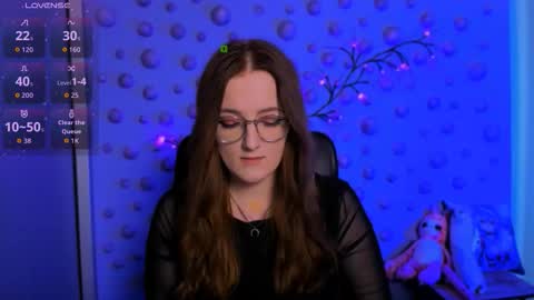 tina_blade_ online show from January 7, 8:47 pm