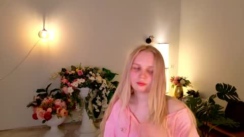 tinasiner online show from April 19, 6:10 pm