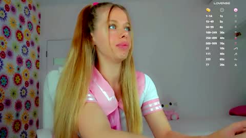 Snapshot of tiny__alice chatting on October 4, 7:28 am Alice ONLINE TOMORROW 1100-1700 GMT3 online show from October 4, 7:28 am