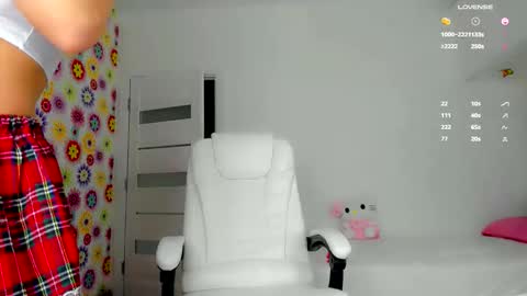 Snapshot of tiny__alice chatting on October 8, 7:25 am Alice ONLINE TOMORROW 1100-1700 GMT3 online show from October 8, 7:25 am