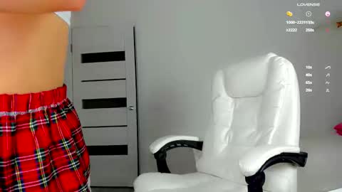 Snapshot of tiny__alice chatting on October 11, 7:35 am Alice ONLINE TOMORROW 1100-1700 GMT3 online show from October 11, 7:35 am