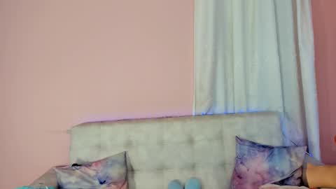 Snapshot of tiny_cora chatting on March 10, 4:35 pm tiny_cora online show from March 10, 4:35 pm