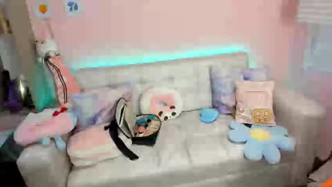 tiny_cora online show from November 24, 5:11 pm