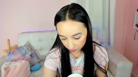 Snapshot of tiny_cora chatting on March 1, 4:44 pm tiny_cora online show from March 1, 4:44 pm