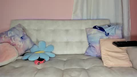 Snapshot of tiny_cora chatting on February 10, 7:49 pm tiny_cora online show from February 10, 7:49 pm