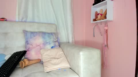 Snapshot of tiny_cora chatting on March 3, 7:49 pm tiny_cora online show from March 3, 7:49 pm