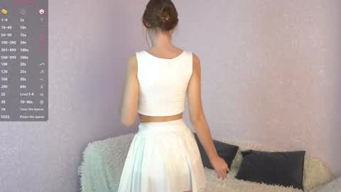Snapshot of tiny_lilyy chatting on October 10, 7:36 am Lily online show from October 10, 7:36 am