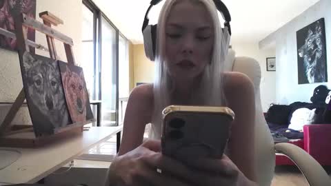 stage Kylie Sinner  brand CLITBAIT online show from October 6, 6:15 pm