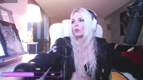 stage Kylie Sinner  brand CLITBAIT online show from March 26, 10:48 pm