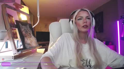 stage Kylie Sinner  brand CLITBAIT online show from March 5, 10:52 pm