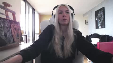 stage Kylie Sinner  brand CLITBAIT online show from October 12, 8:21 pm