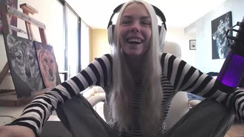 stage Kylie Sinner  brand CLITBAIT online show from October 3, 4:48 pm