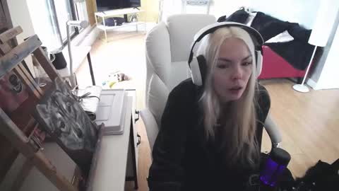 stage Kylie Sinner  brand CLITBAIT online show from February 26, 3:54 pm