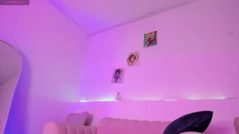 Luna  online show from January 19, 1:15 am