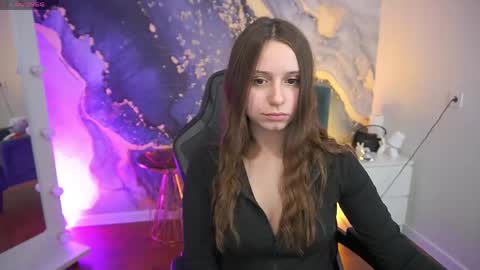 tinynataliee online show from April 18, 3:25 pm