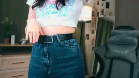 Polly online show from April 19, 6:10 pm