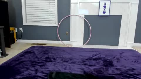 V - Read the bio please thanks. online show from February 15, 12:57 am