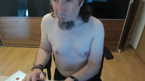 Tirolerboy27 online show from June 2, 8:27 am