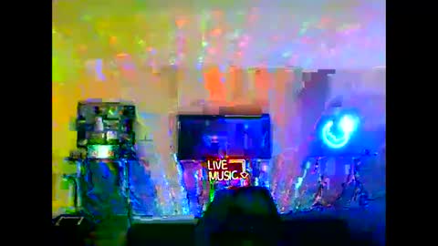 Snapshot of tkthedj chatting on December 5, 1:31 am TK online show from December 5, 1:31 am