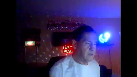 Snapshot of tkthedj chatting on December 25, 1:42 am TK online show from December 25, 1:42 am
