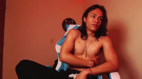 tom online show from October 19, 5:23 am