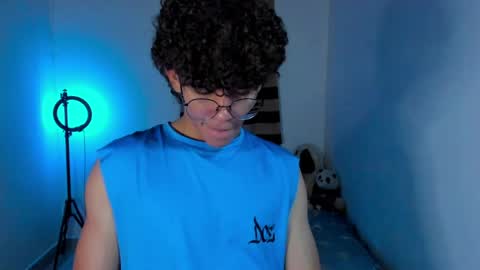 Tom Blue online show from April 21, 2:51 am