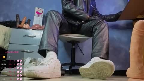 Tom online show from February 26, 5:27 pm