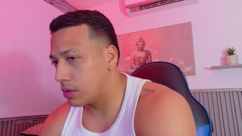 Tom muscle1 online show from December 5, 12:14 pm