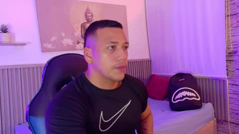 Tom muscle1 online show from October 19, 12:32 pm