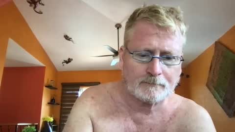 Snapshot of tomascausa chatting on September 25, 6:37 pm Hola online show from September 25, 6:37 pm