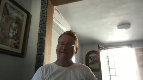 Snapshot of tomascausa chatting on December 2, 7:00 pm Hola online show from December 2, 7:00 pm